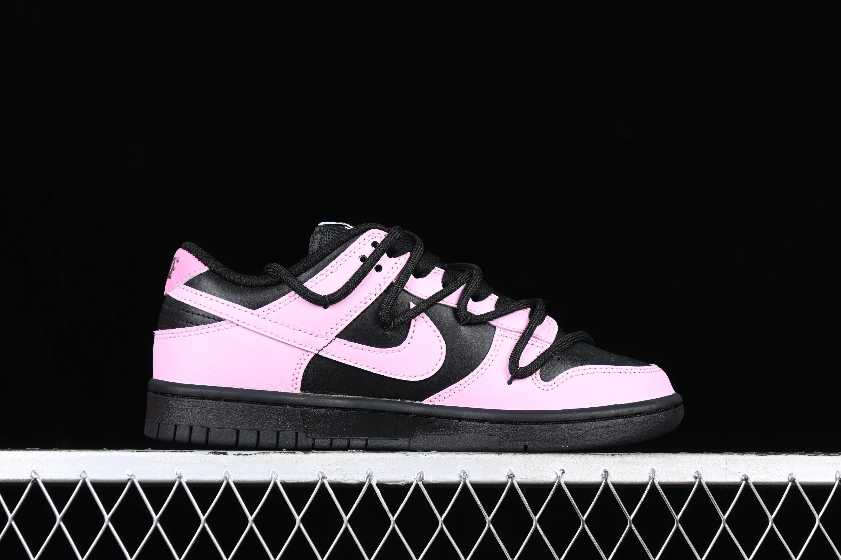 All Categories Nk SB Dunk Series Nk SB Dunk Low Low-top Sneakers Nk Dunk Low Bubble Jellyfish Neon Interstellar Millennium Cyber ​​Hot Girl Sweet Cool Customized Deconstructed Strap Casual Sneakers FD1232-001